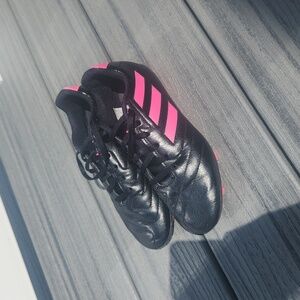 Adidas size 4 soccer cleats